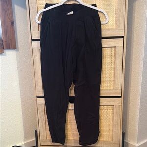 Pact Tulip Crop Airplane Black Pants